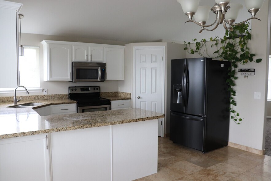Building Photo - 6793 Mountain Aura Dr