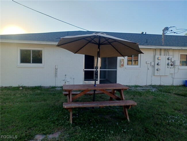 Building Photo - 937 SE 23rd Pl