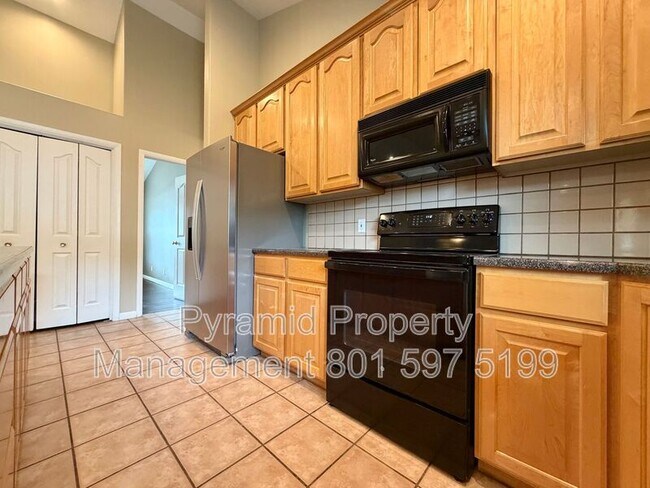 Building Photo - 961 Golden Pheasant Dr