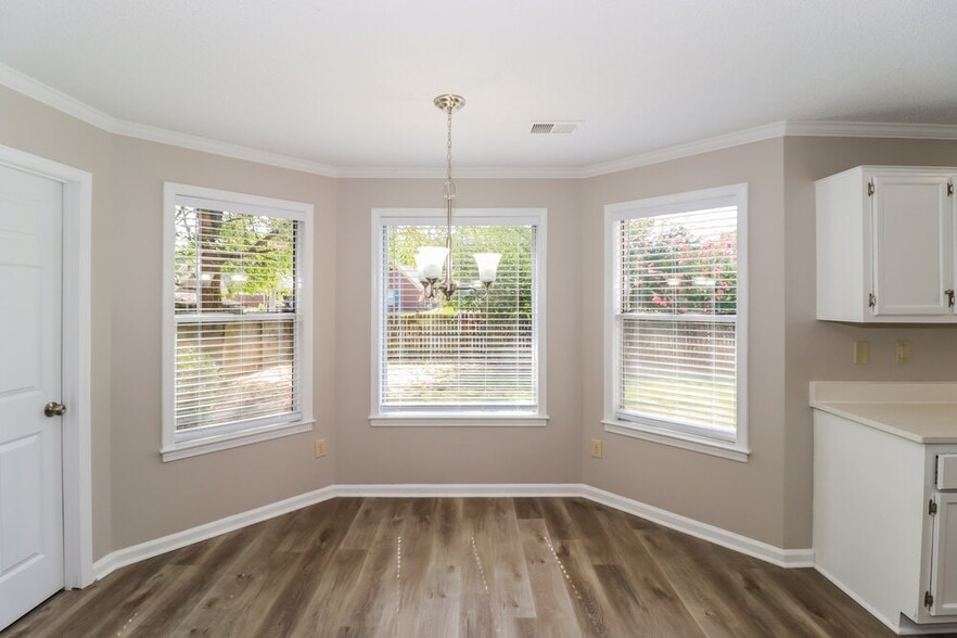 Building Photo - 2535 Clydes Place Cove