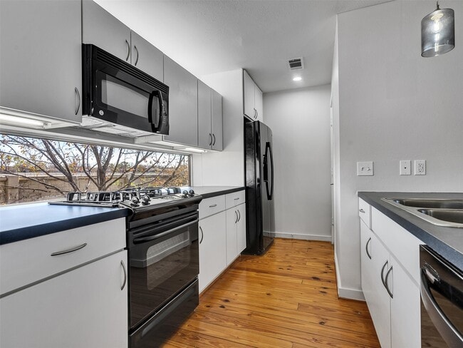 Building Photo - 6935 Yellowstone Way Dr