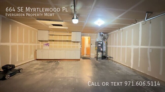 Building Photo - 664 SE Myrtlewood Pl