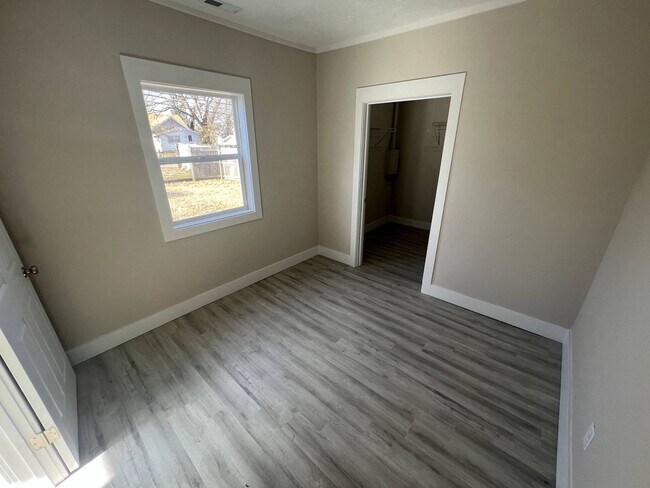 Building Photo - 3 Bed 1 Bath Springfield, MO