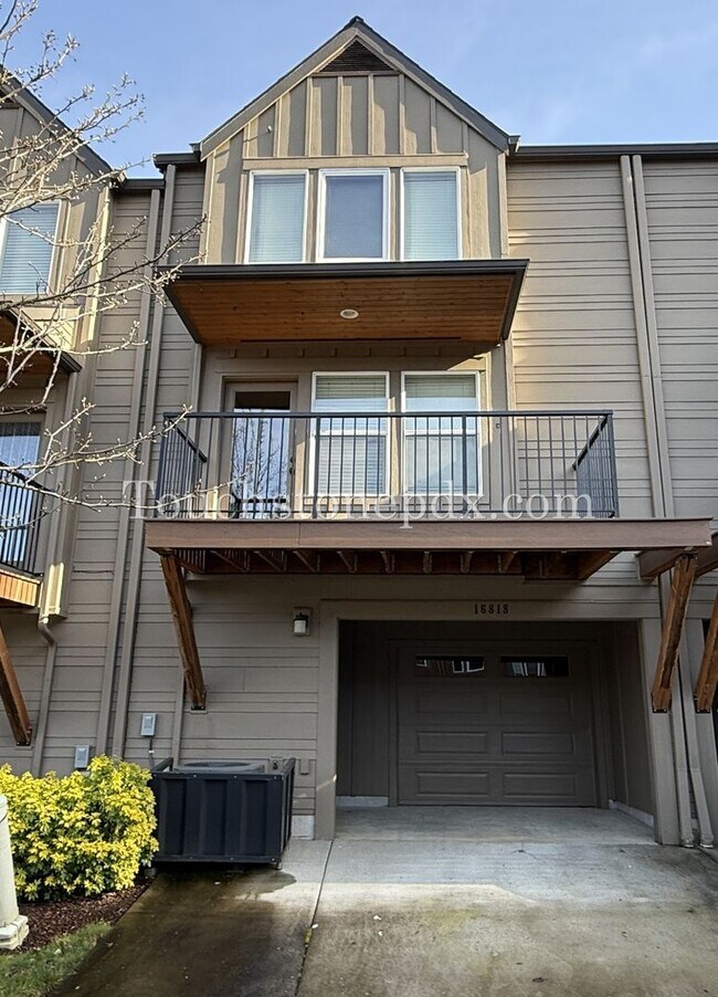 Building Photo - Charming 3 Bed, 2 Bath Townhome with Garage in Beautiful Sandy