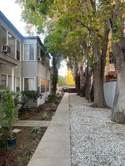 Building Photo - 11610 Oxnard St