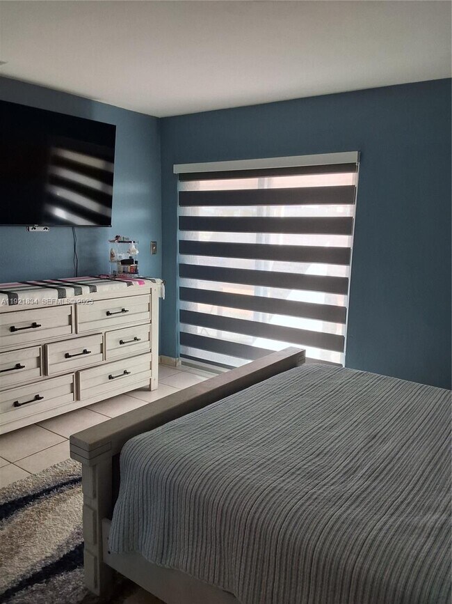 Building Photo - 750 SW 97th Ct Cir