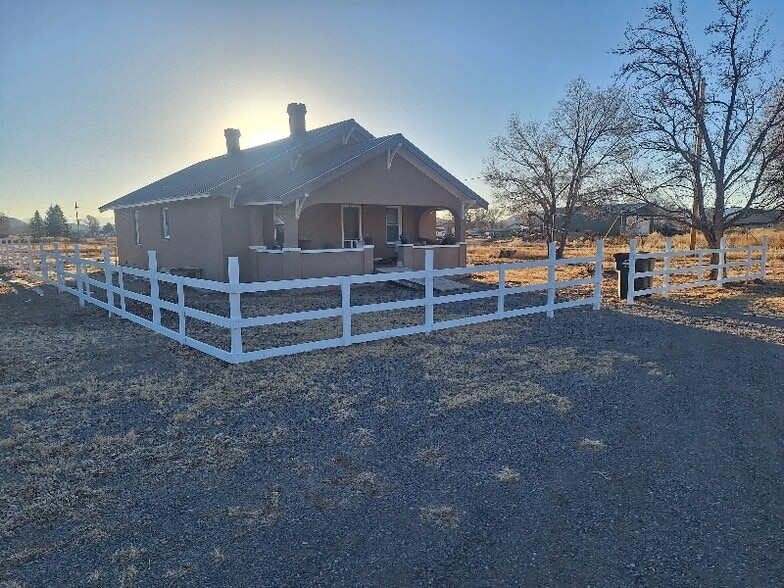 Primary Photo - 990 Main St