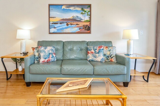 Building Photo - 1/1 Updated Furnished Condo + Private Lanai