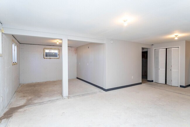 Building Photo - Spacious Country Retreat on 5.5 Acres | Barn, Deck & Pikes Peak View!!