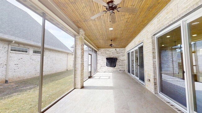 Building Photo - 2405 Vineyard Dr