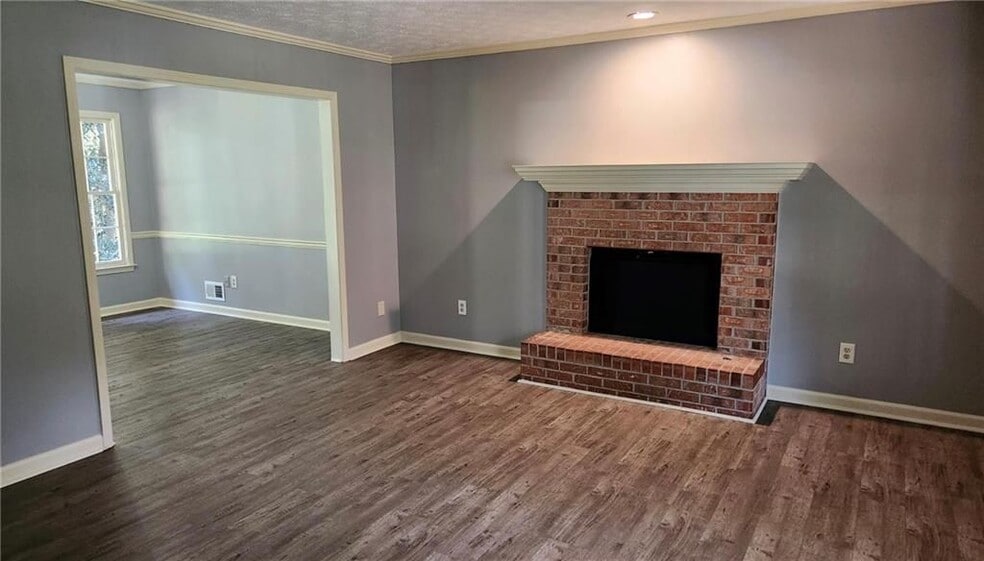 Building Photo - 1011 Forest Park Ln