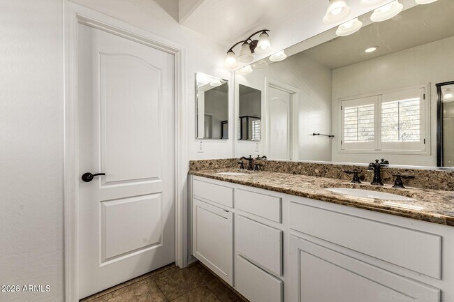 Building Photo - 6940 E Cochise Rd