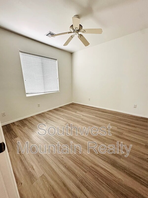Building Photo - 2070 E Indigo Dr