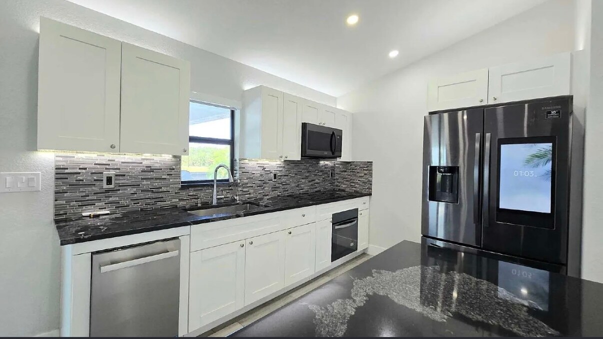 Building Photo - 4020 NW 41st Pl