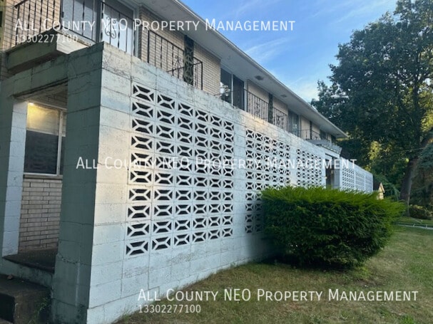 Building Photo - 1376 Forest Glen Dr