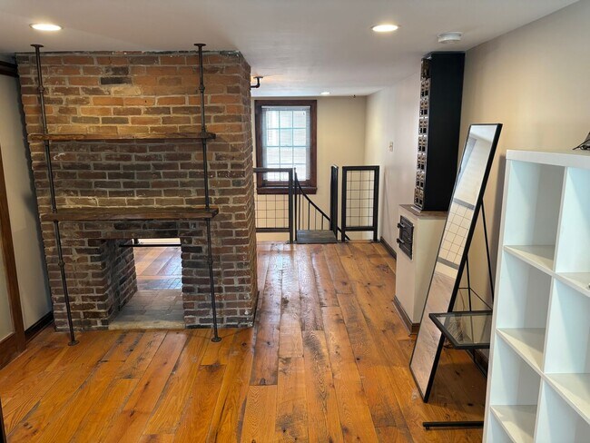 Building Photo - BEAUTIFUL, BRIGHT AND OPEN 1 BED, 1 BATH  HOUSE IN HEART OF NORTHSIDE- AVAIL NOW!