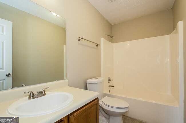 Building Photo - 120 Whitehead Dr