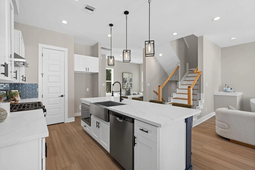 Building Photo - 5824 Highland Sun Ln