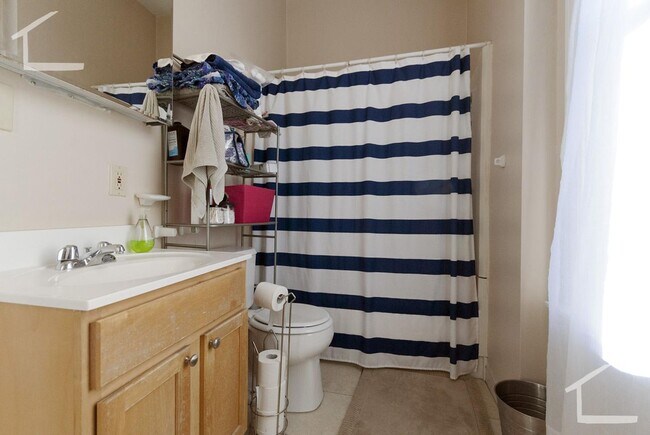 Building Photo - HOT ALLSTON LISTING!!!!