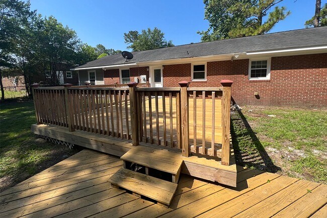 Building Photo - 4bd/2.5ba Brick Ranch Home in Kings Grant. NO STUDENTS/NO CATS