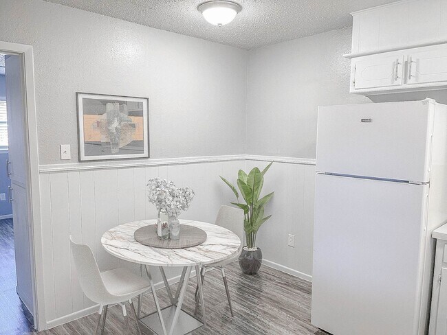 Building Photo - Leasing Special** No Deposit!