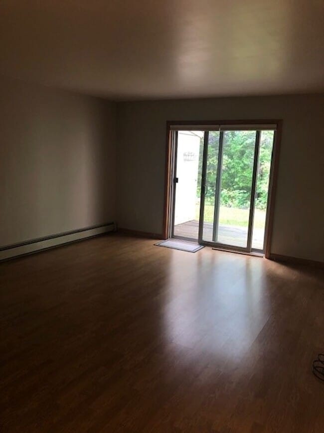 Building Photo - Spacious 2BR/1BA Condo Available February 15th!! - Great Residential Location!