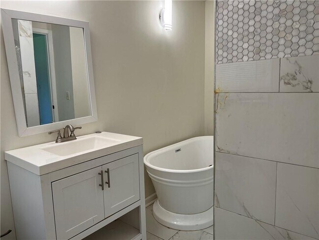 Building Photo - 2223 Hylaea Rd