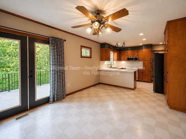 Building Photo - 6400 Shetland Dr