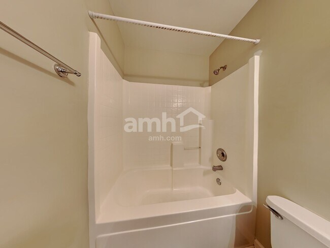 Building Photo - 110 Pristine Ct