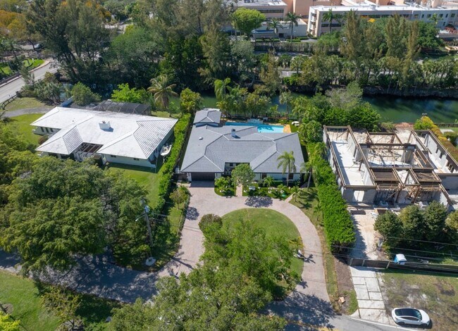 Building Photo - 5120 Carillo St