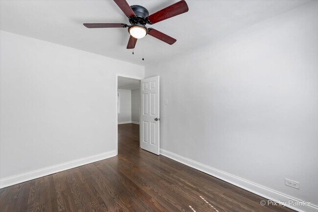 Building Photo - 2715 W Berwyn Ave