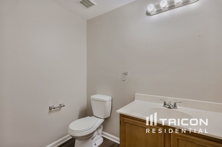 Building Photo - 3326 Midland Ct