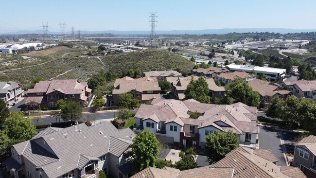 Building Photo - Beautiful 4 Bedroom, 2 1/2 Bathroom Townho...