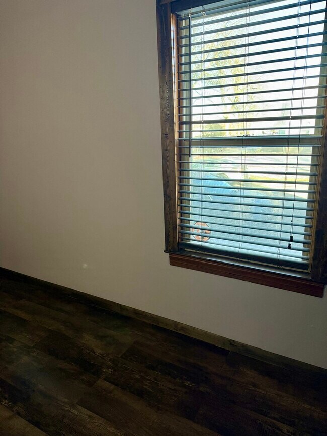 Building Photo - 3251 N Osage Ave