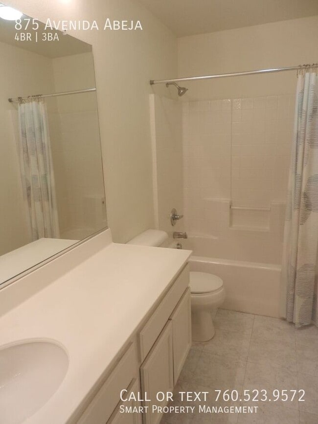 Building Photo - 875 Avenida Abeja