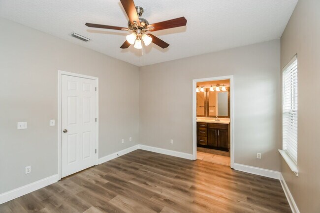 Building Photo - 522 Meldrum Ln