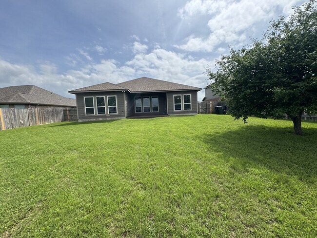 Building Photo - 502 Westchester Ct