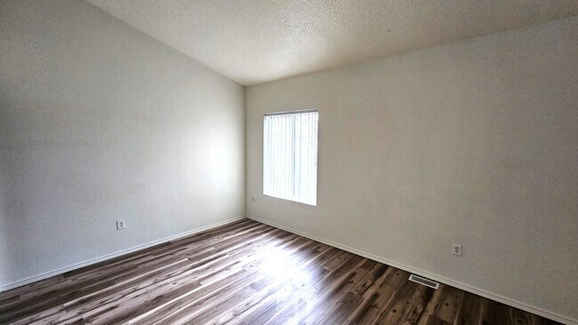 Building Photo - 5264 NE 121st Ave