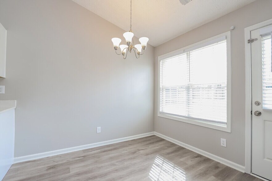 Building Photo - 5855 Meadowfield Trace