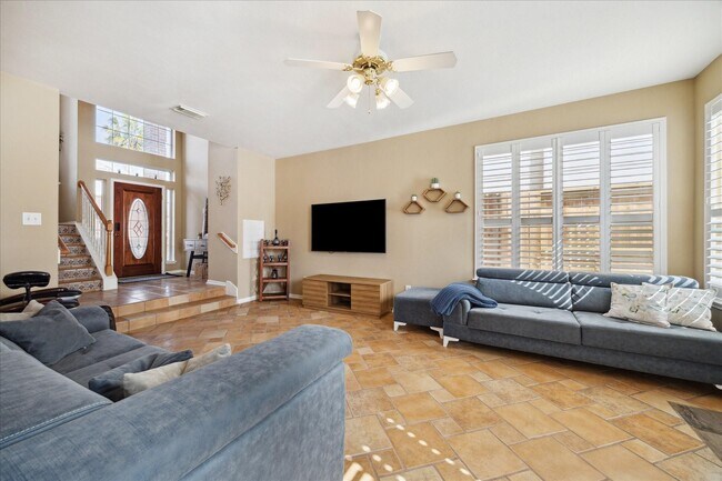 Building Photo - 11215 Royce Palms Dr