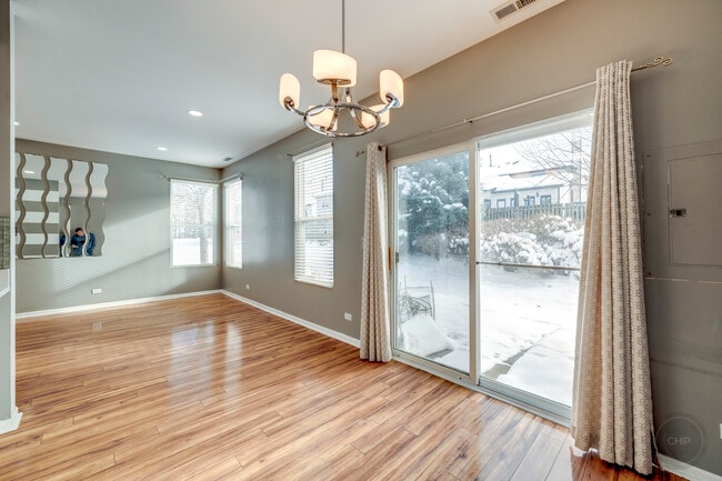 Building Photo - 4055 Blackstone Dr