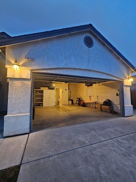 Building Photo - 1075 Sorrel Ave