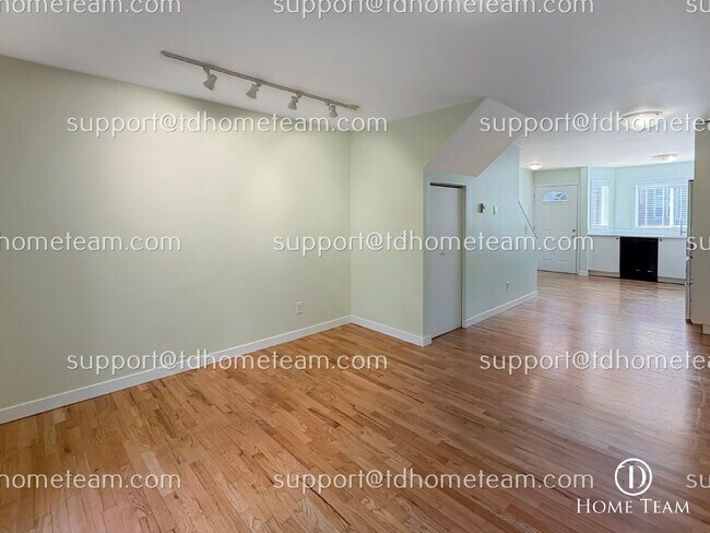 Building Photo - "Charming 2-Bed Townhouse with Gleaming Ha...