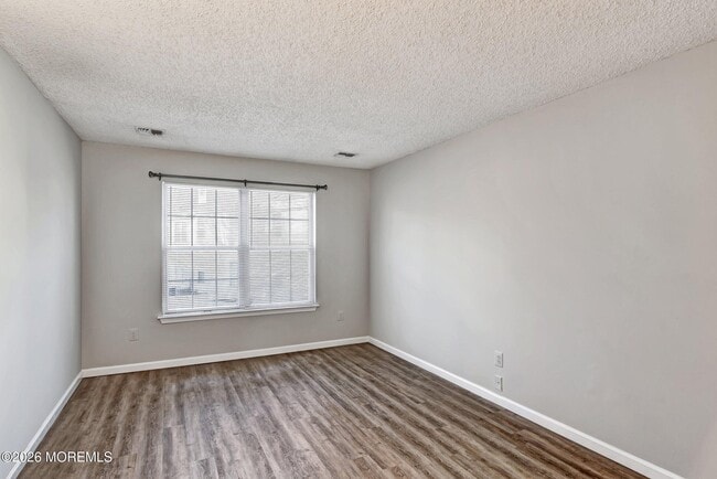 Building Photo - 159 Tulip Ln