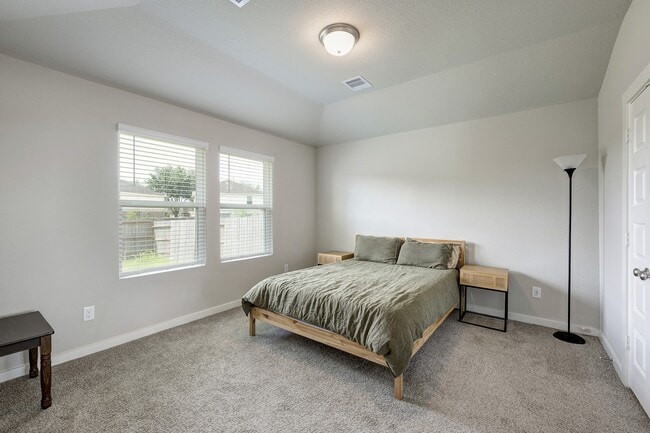 Building Photo - 5638 Madden Ln