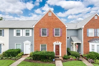 Building Photo - 2209 High Bush Cir