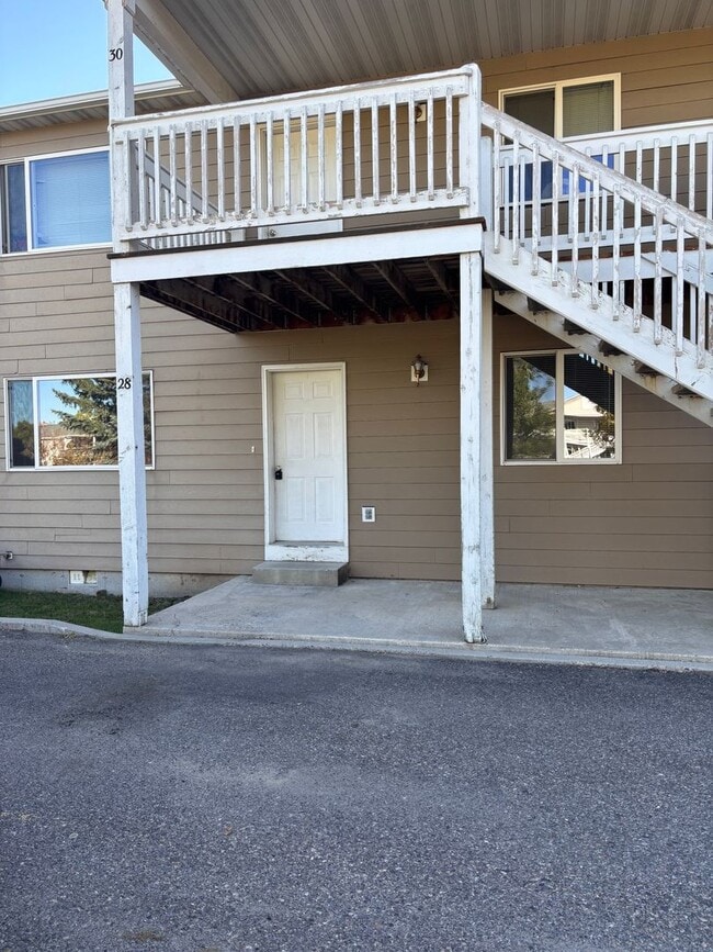 Building Photo - Great location for MSU and downtown.