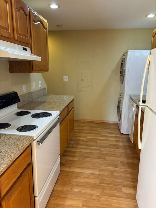 Building Photo - $500 off 1st month's rent! Short Term Lease Only, Charming 3 Bed, 1.5 Bath with Big Yard