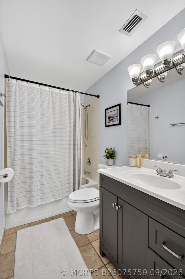 Building Photo - 3387 Commodore Ct