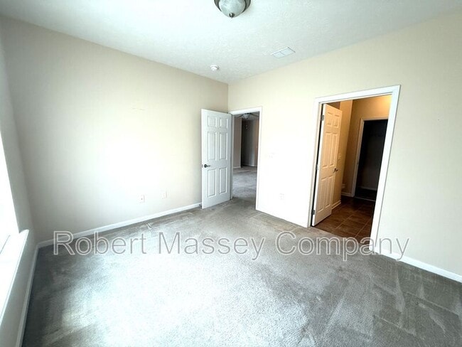 Building Photo - 9400 Clubview Dr